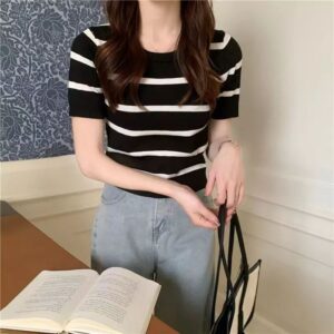 Atasan Rajut Crop Top Wanita Stripe / Baju Wanita Crop Knit / Casual Top