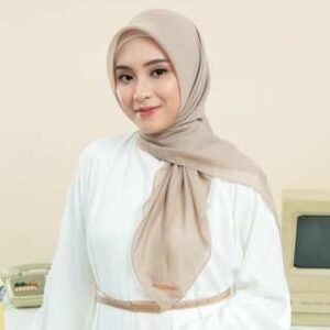 Lozy Hijab – Bianca Paris Voal Square Lozy x Bianca Kartika (Hijab Segiempat Bahan Paris Voal)