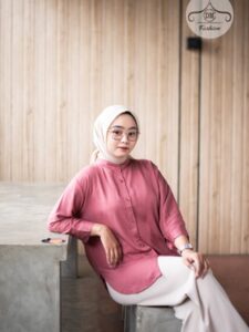 Kemeja Rayon Twill lengan 3/4 Blouse wanita lengan 3/4