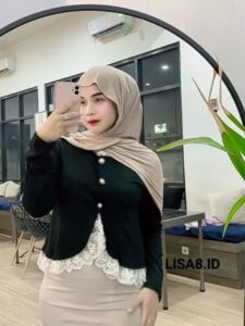 Sabrina Blouse wanita Knit Premium melar Renda halus Atasan semi crop Korean Style Kekinian