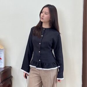 Subin Top / Blouse Renda Peplum / Atasan Lengan Panjang Wanita Korean Style / Blouse Fitted Long Sleeves Lace / Hourglass Slim Fit Blouse Linen / Atasan Kasual Kantor Elegant Wanita Hijab Friendly / Top Korean Fit Body Lace