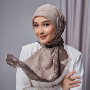 [Best Seller] ZM Zaskia Mecca – Yogya Scarf Kerudung Segi Empat Ultra Sonic